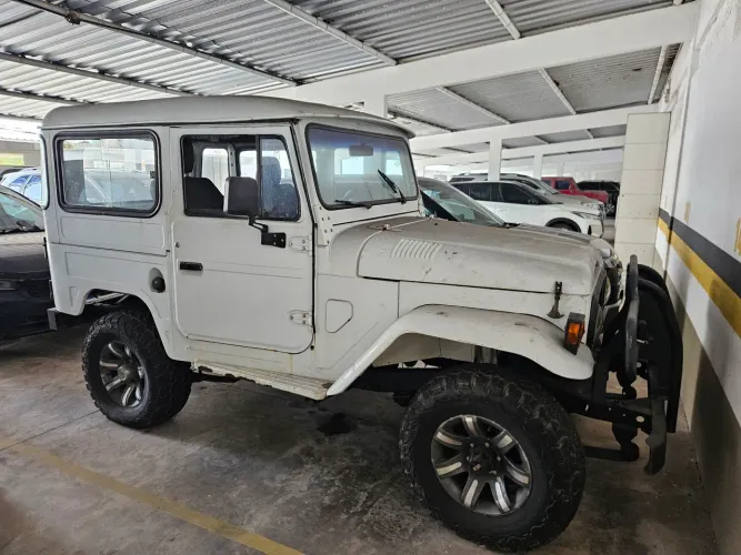 Toyota Band.Jipe Cap.de Aço Chas. Curto Diesel 1986