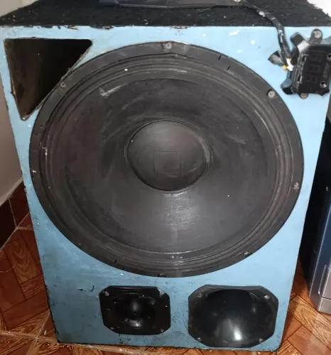 Caixa de som automotivo Trio