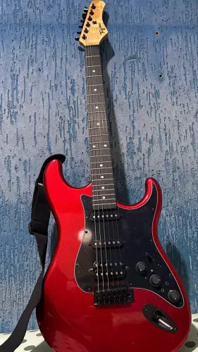 Guitarra Stratocaster Tagima Sixmart + capa