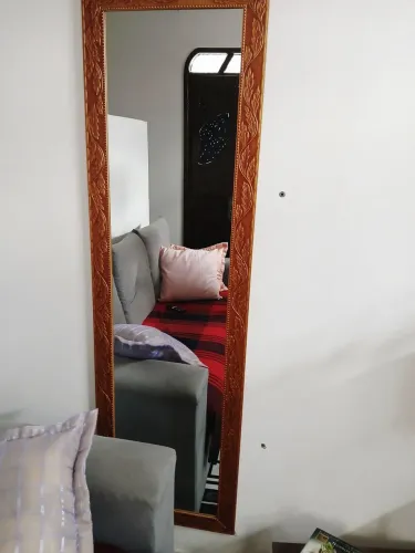 Vendo espelho, corpo inteiro 150 de comprimento 50 de largura sem marca de uso
