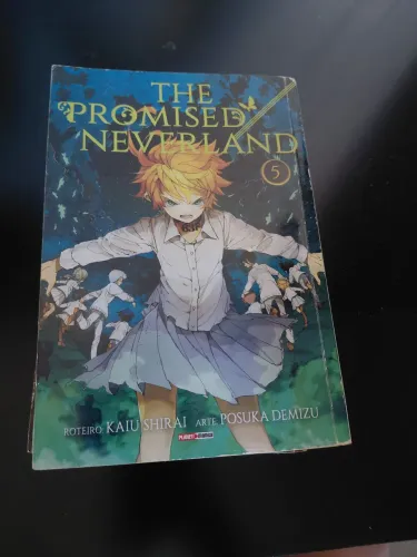 box de 5 volumes do mangá the promissor neverland