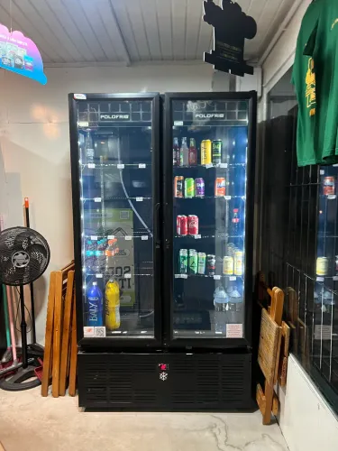 Geladeira cervejera expositora de bebidas