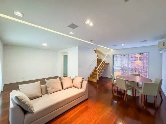 Apartamento a venda no Leblon. 199 m², rua nobre na quadra da praia, 3 vagas - RJ