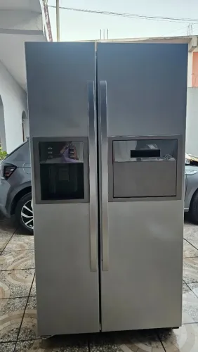 Geladeira Side by Side Inox com Dispenser de Água e Gelo 