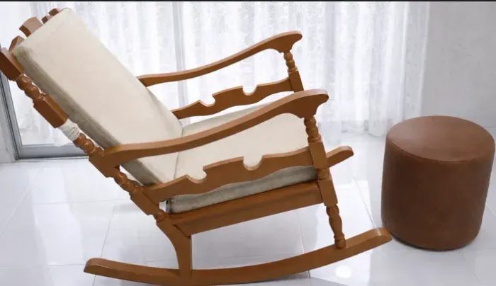 Cadeira de Balanço em Madeira com Puff - Conforto e Elegância.