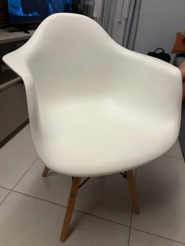 VENDO CADEIRA CHARLES EAMES COM BRAÇOS
