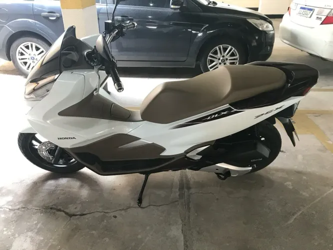 HONDA PCX DLX 19/20 muito bem cuidada