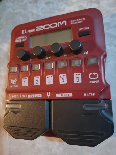 Pedaleira zoom b1 four de baixo