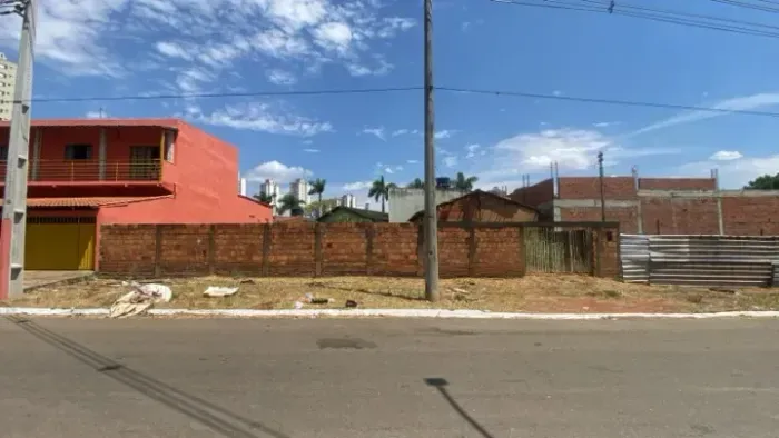 Lote 380,00m² (Murado, Asfalto, Agua e Esgoto) Parque Amazonia