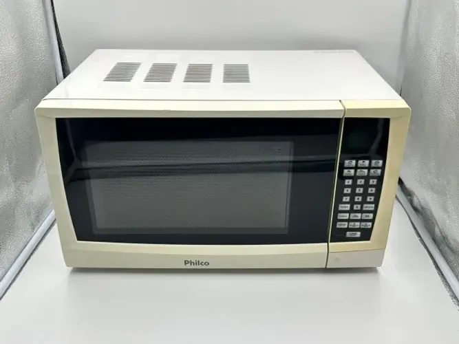 Micro-ondas Philco PMS24 20L 127V + Suporte de Parede - Usado