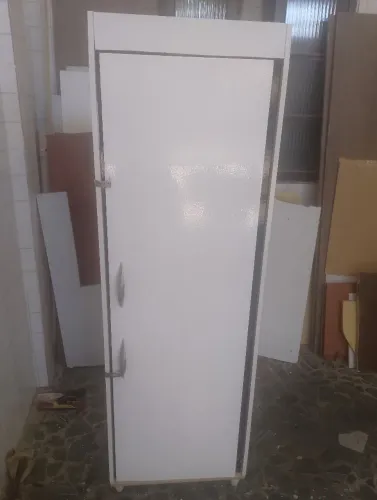 Vende -se 1 guarda roupa de solteiro
