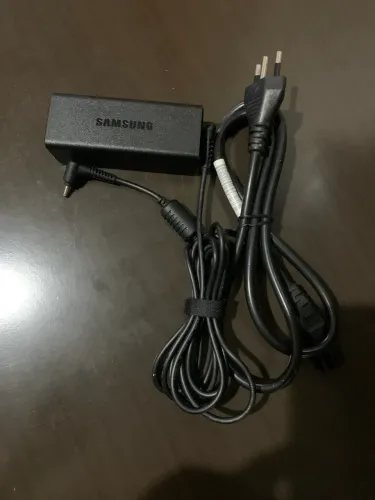 Fonte e carregador de Notebook Samsung