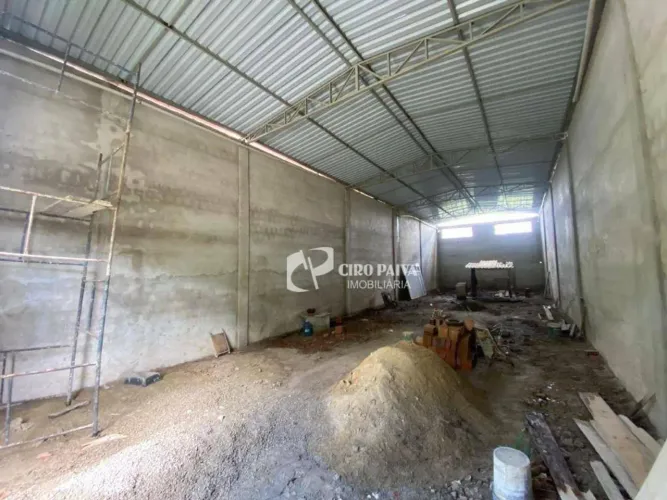 Galpão para alugar, 216 m² por R$ 5.000,00/mês - Guajiru - Fortaleza/CE