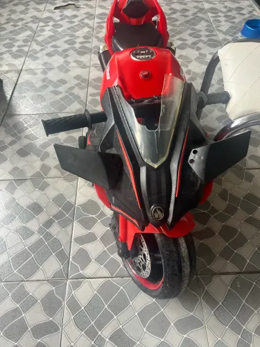 Moto elétrica infantil