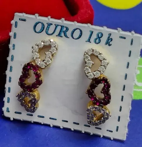 Brinco Coração Diamantes e Rubis Ouro 18 Kilates Peso 1.60 Gramas 15 x 4 mm