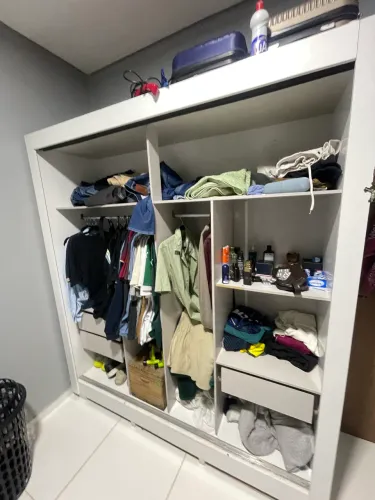 Vendo guarda roupa marrom (sem portas)