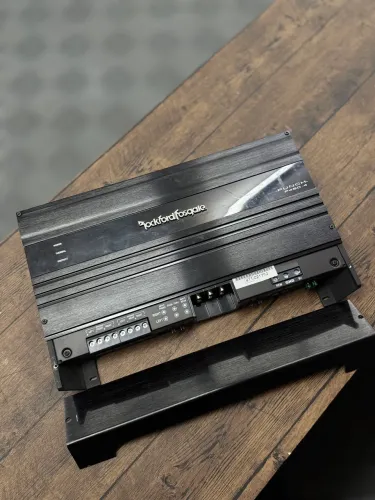 Módulo RockFord Fosgate Punch P450.4 