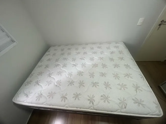 Cama casal com pillow top + box (Umaflex)