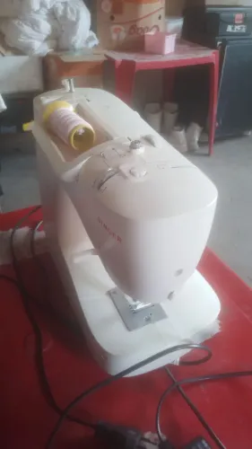 Máquina de costura elétrica 127volts