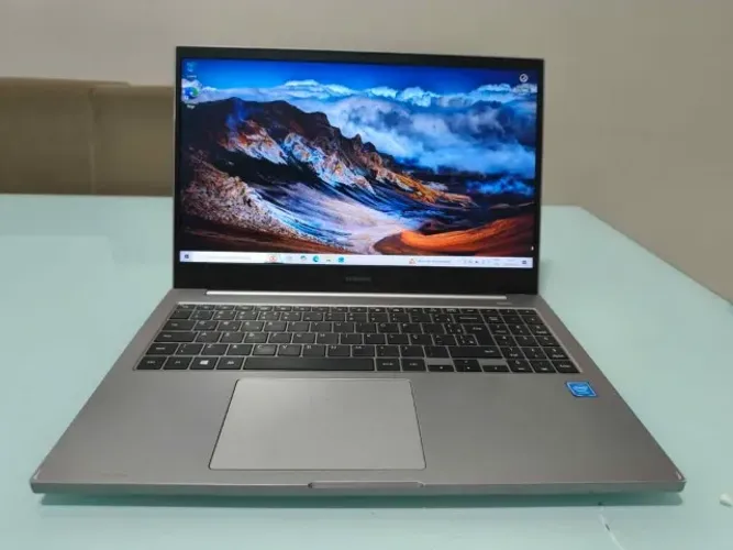 Notebook Samsung Book (NP550XCJ) - Celeron 5205U / 8GB RAM / SSD / Bateria Excelente 3h 