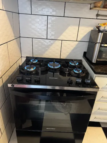 Fogão Brastemp 5 Bocas Preto com Turbo Chama com Mesa de Vidro