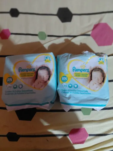 Fralda PAMPERS PREMIUM CARE
