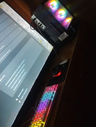 Vendo Pc gamer semi novo apenas 5 meses de uso tenho nota fiscal , motivo não uso muito.