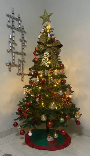 Árvore de Natal 1,70m Completa com Enfeites e Pisca-Pisca