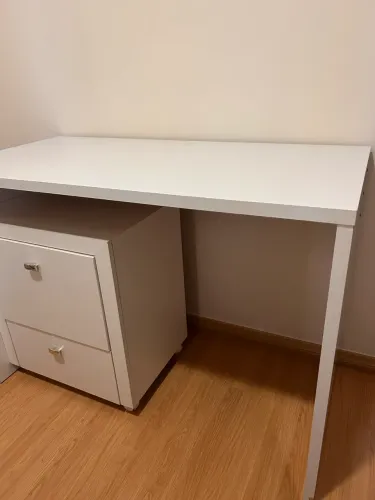 Mesa de estudo com gaveteiro 2 gavetas e de rodinhas