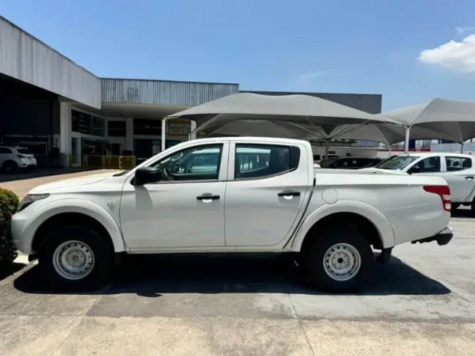 Mitsubishi L200 Tri. Outdo. GLS 2.4 CD 4X4 Die. AUT 2025