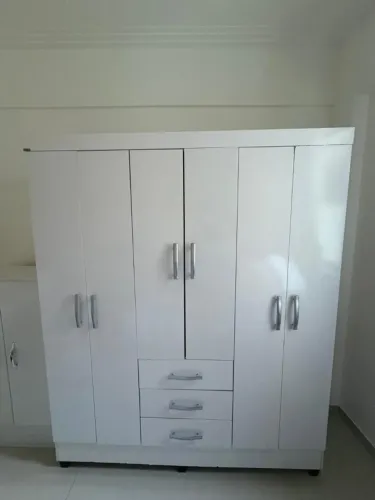 GUARDA-ROUPA BRANCO - 6 PORTAS E 3 GAVETAS