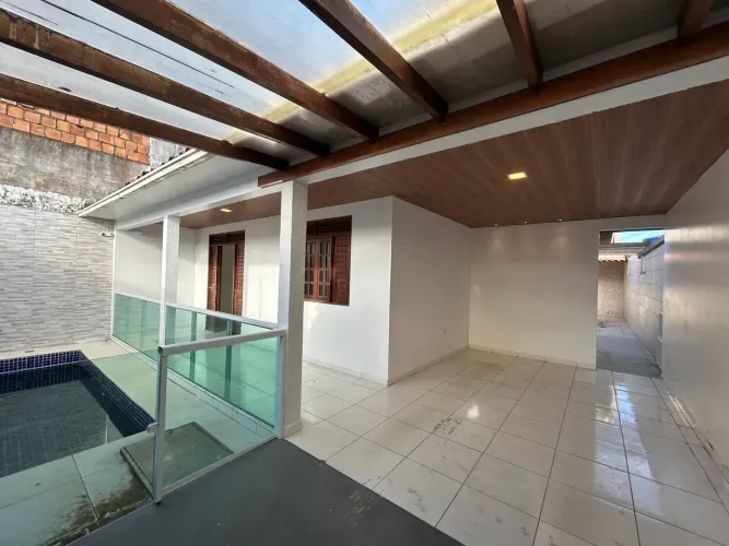 Casa Reformada com Piscina e Energia Solar