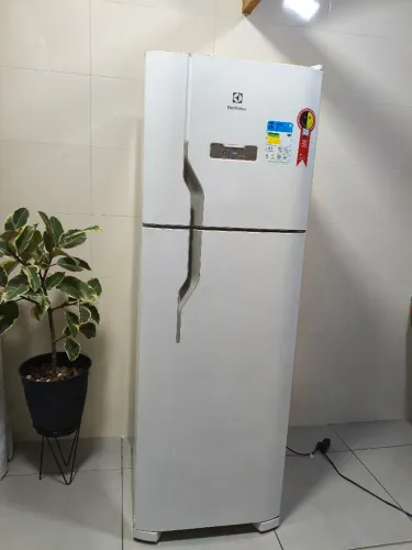 Geladeira Electrolux Frost Free, funcionando perfeitamente. Entrego