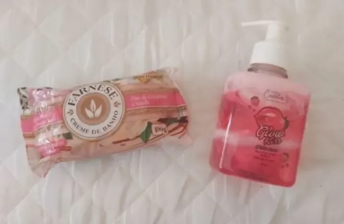 Kit gel de morango beijavel e sabonete 180g