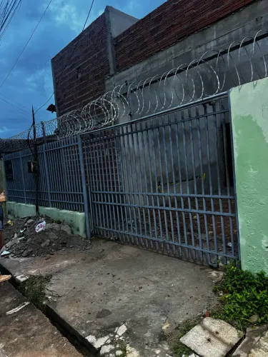 PORTÃO DE FERRO + GRADE LATERAL À VENDA