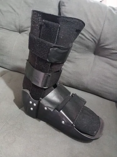 Bota Ortopédica Semi Nova 50$