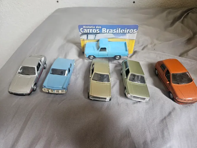 Carrinhos de metal