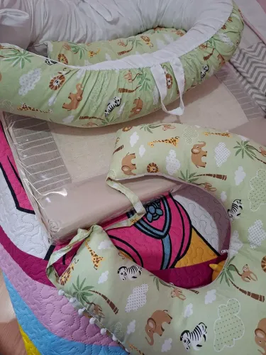 Kit com ninho, almofada e trocador