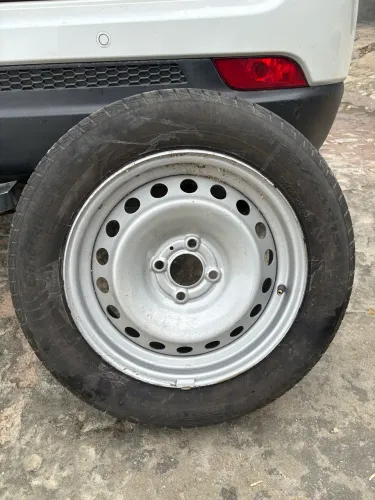 Pneu Pirelli Cinturado P1 - 185/65 R15