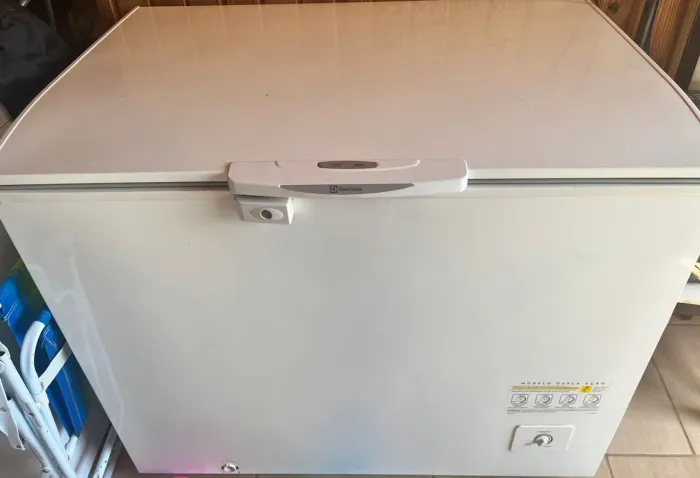 Freezer em ótimo estado e pouco usado comprado novo em loja
