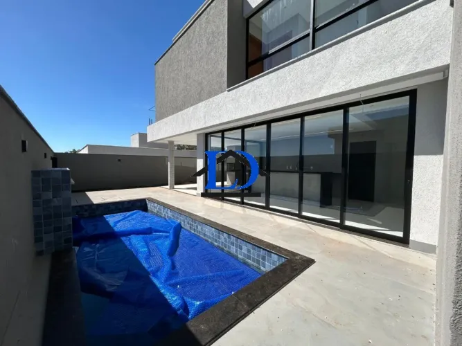 Oportunidade Única: Casa em Condomínio de Alto Padrão com 4 Suítes e Piscina Aquecida no J