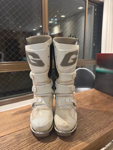 BOTA GAERNE SG 22