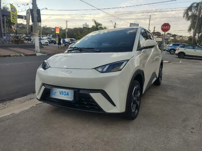 BYD Dolphin EV (Elétrico) 2025