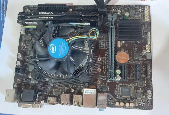 Kit 7ª geração placa Gigabyte H110m m.2 + i5 7400 +16gb ram ddr4