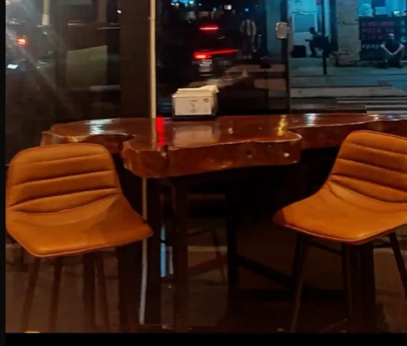 Mesa de jaqueira com o pé de 6000 por apenas 1200