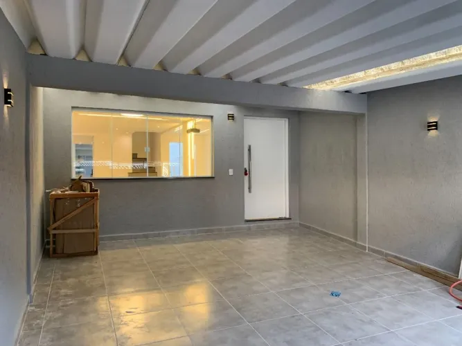 Sobrado de Luxo com 3 Suítes e 2 Vagas em Jardim Santa Cruz, São Paulo-SP: Imperdível!