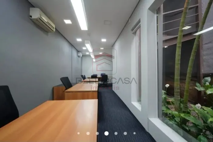 Casa à venda com 400m², 4 quartos e 2 vagas.