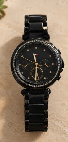 Relógio Tommy Hilfiger Preto com Detalhes Dourados