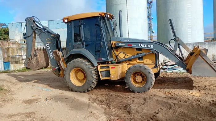 Retroescavadeira Jhon Deere 2021