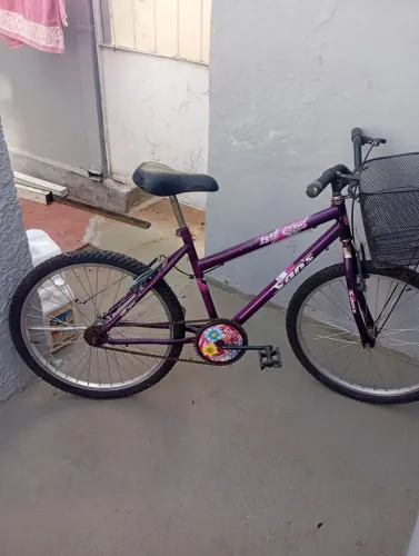 Bicicleta feminina seme nova, lilás aros aluminio, banco kalf, macio, cestinha, p